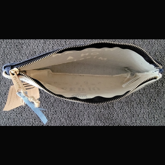 BNWT Clarins FEED 10 Woman On A Mission Flower Cosmetic Bag - Picture 3 of 7